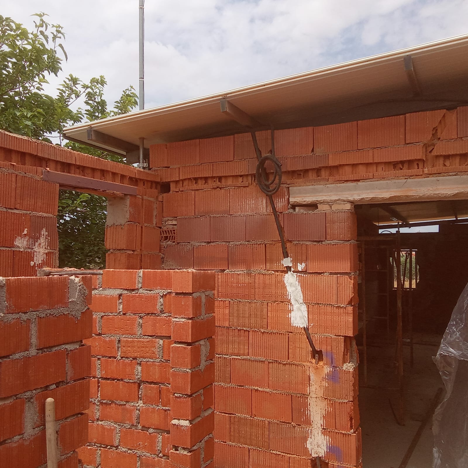 Estructura y acabados construcción - M.I.A. Construcciones